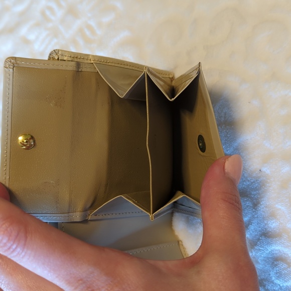 BURBERRYS Cream Leather Authentic Vintage Bifold Wallet - RARE Color! - Picture 7 of 14